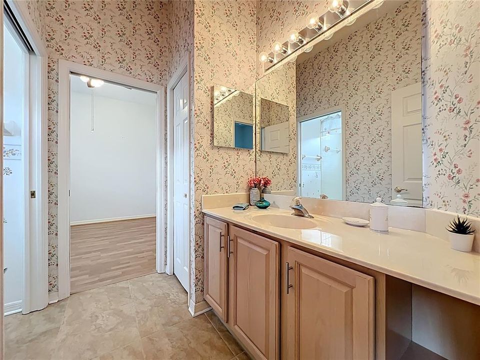 Activo con contrato: $595,000 (4 camas, 3 baños, 2271 Pies cuadrados)