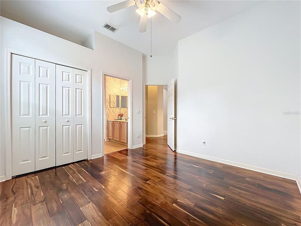 Activo con contrato: $595,000 (4 camas, 3 baños, 2271 Pies cuadrados)