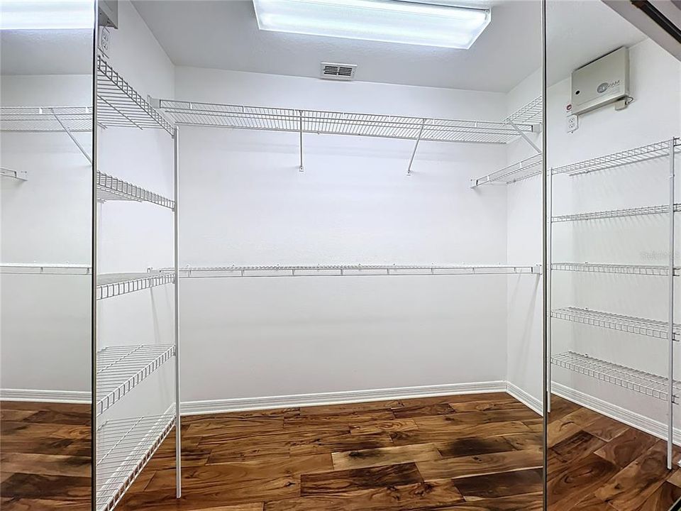 Activo con contrato: $595,000 (4 camas, 3 baños, 2271 Pies cuadrados)