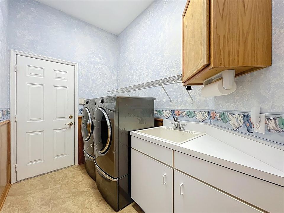 Activo con contrato: $595,000 (4 camas, 3 baños, 2271 Pies cuadrados)