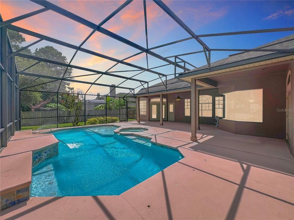 Activo con contrato: $595,000 (4 camas, 3 baños, 2271 Pies cuadrados)