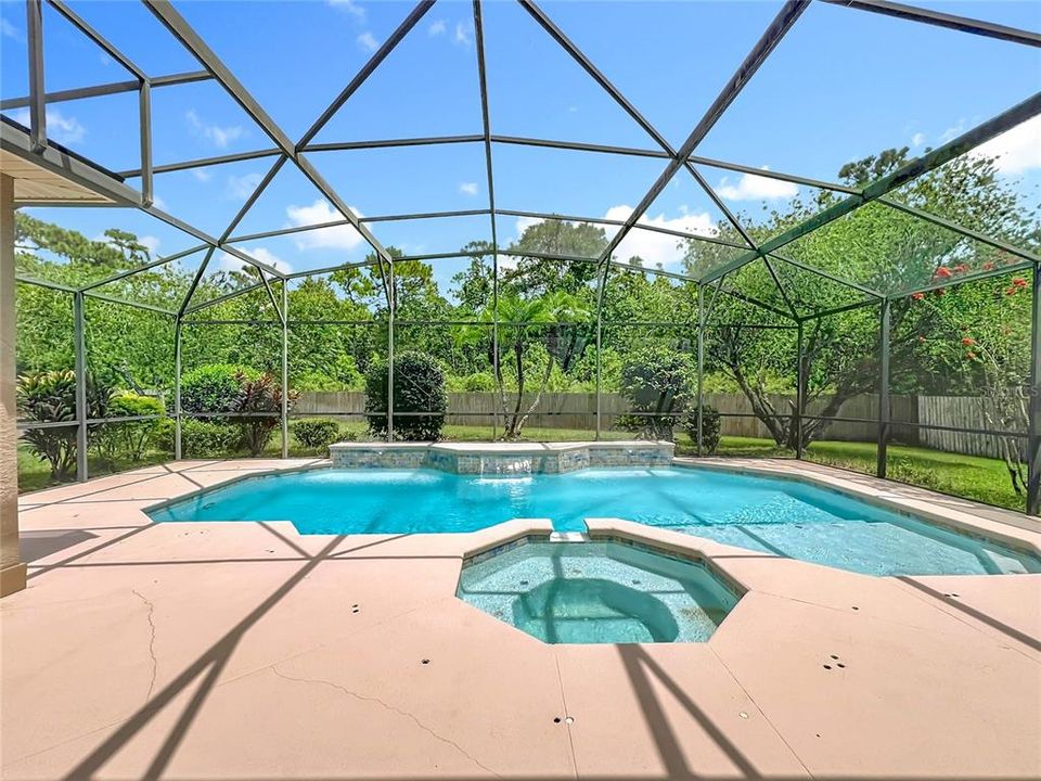 Activo con contrato: $595,000 (4 camas, 3 baños, 2271 Pies cuadrados)