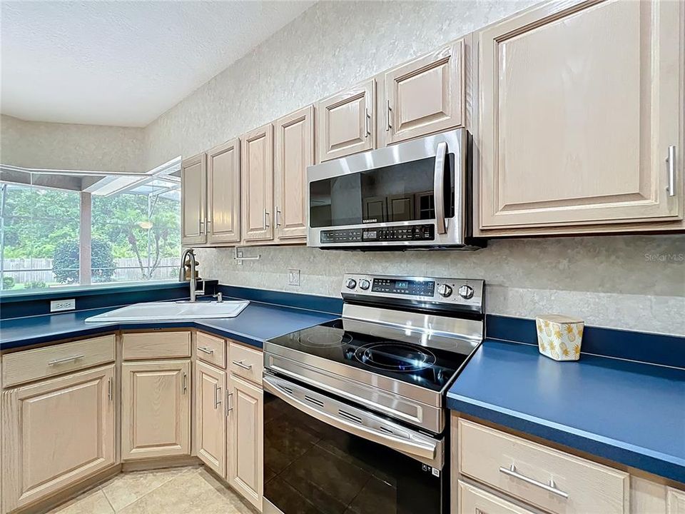 Activo con contrato: $595,000 (4 camas, 3 baños, 2271 Pies cuadrados)