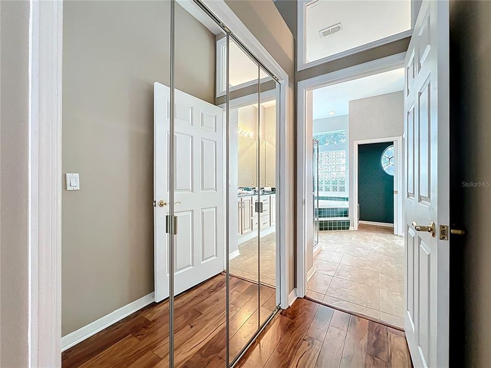 Activo con contrato: $595,000 (4 camas, 3 baños, 2271 Pies cuadrados)