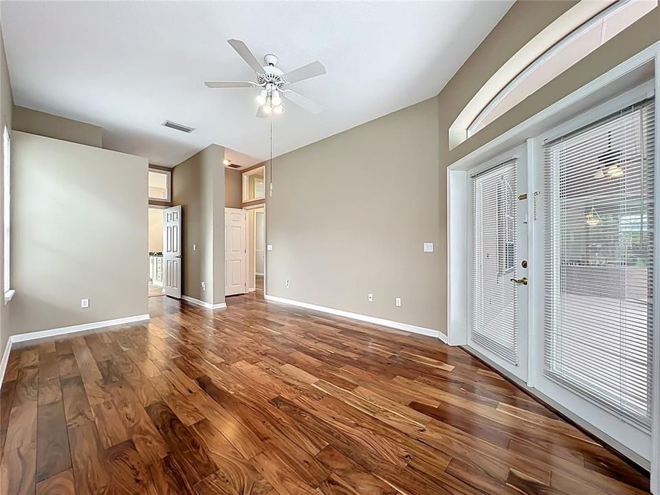 Activo con contrato: $595,000 (4 camas, 3 baños, 2271 Pies cuadrados)