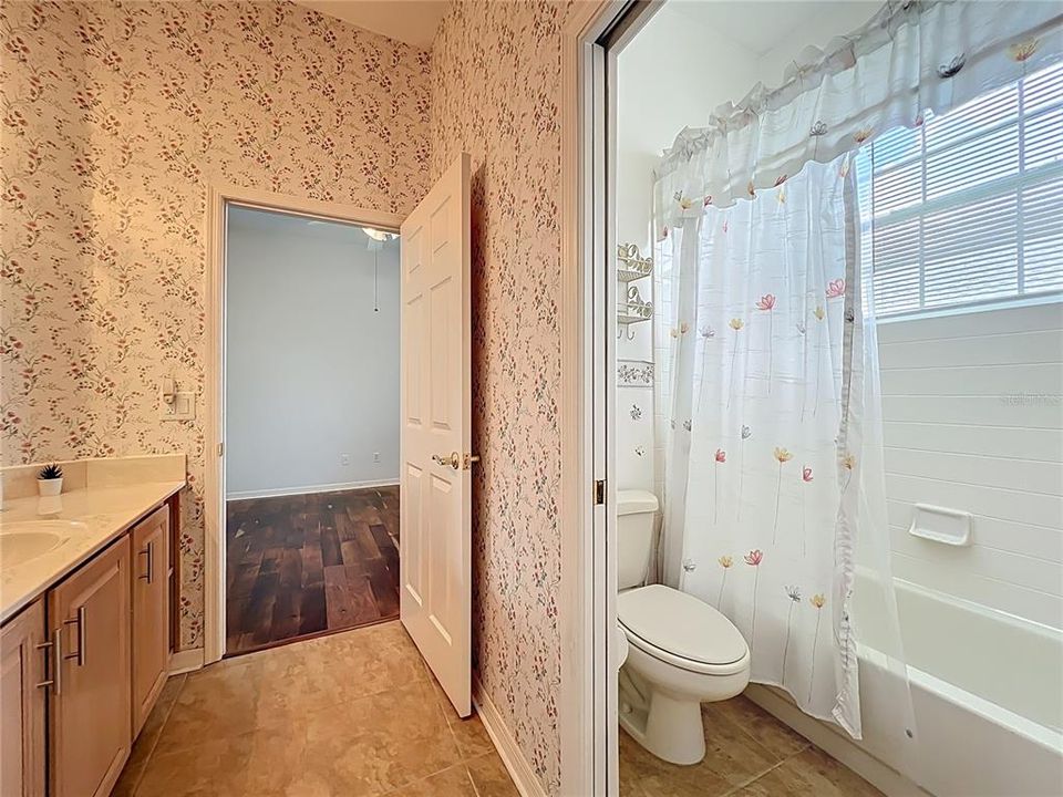 Activo con contrato: $595,000 (4 camas, 3 baños, 2271 Pies cuadrados)