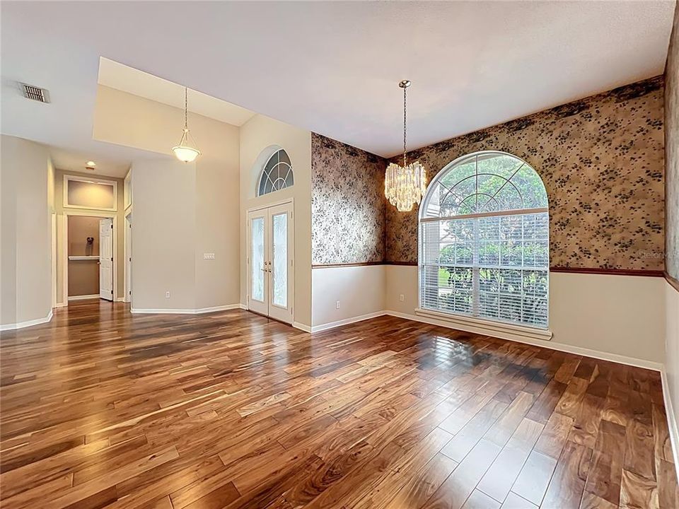 Activo con contrato: $595,000 (4 camas, 3 baños, 2271 Pies cuadrados)