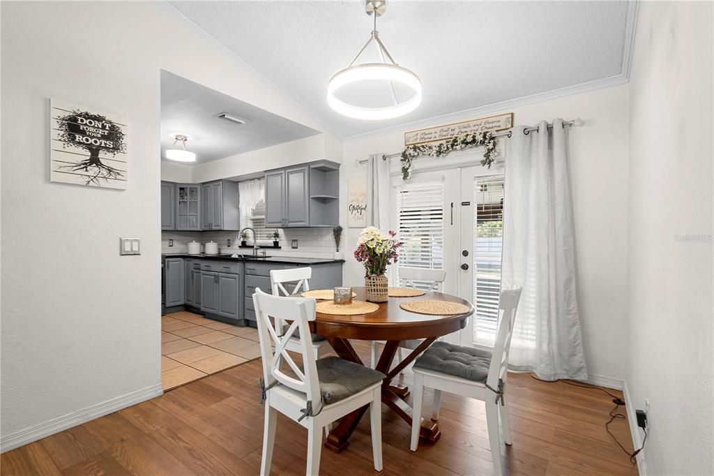 На продажу: $315,000 (3 спален, 2 ванн, 1056 Квадратных фут)