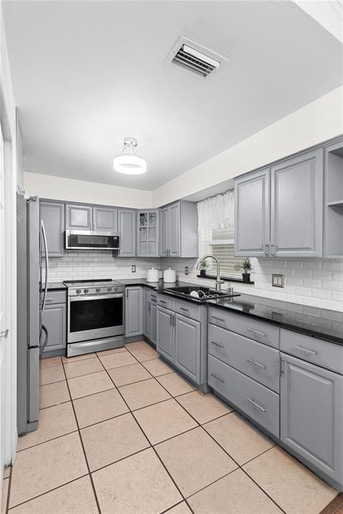 На продажу: $315,000 (3 спален, 2 ванн, 1056 Квадратных фут)