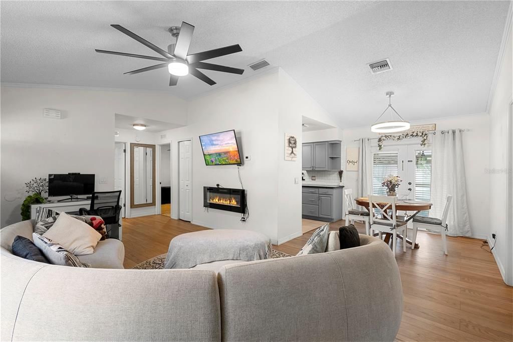 На продажу: $315,000 (3 спален, 2 ванн, 1056 Квадратных фут)