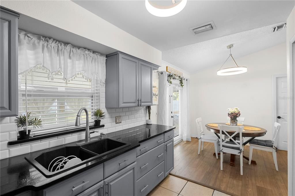 На продажу: $315,000 (3 спален, 2 ванн, 1056 Квадратных фут)