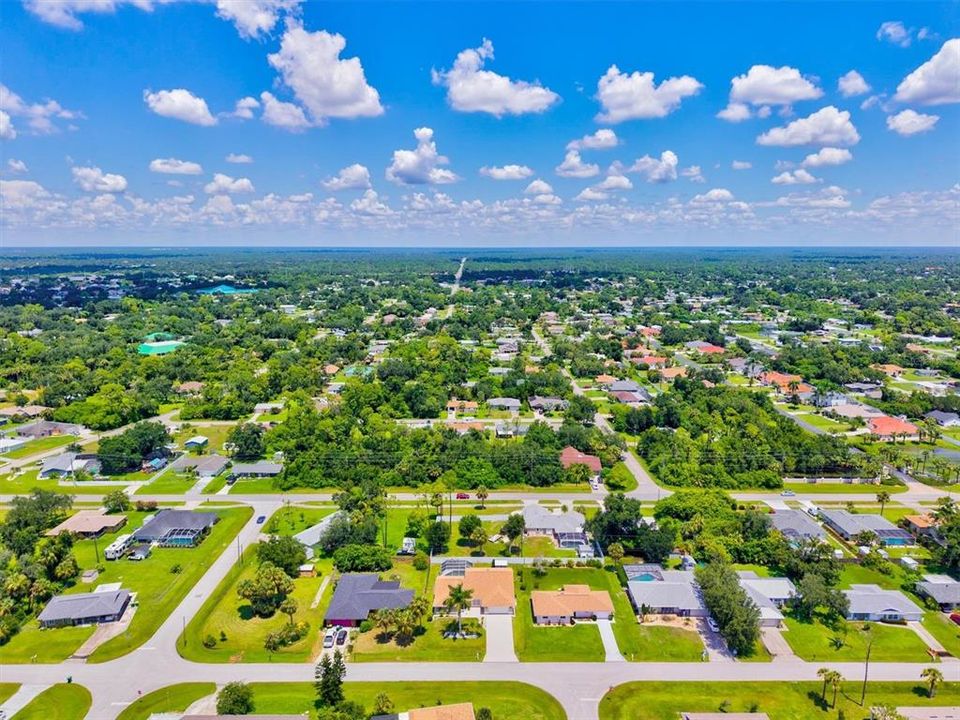 合同活跃: $395,000 (3 贝兹, 2 浴室, 2066 平方英尺)