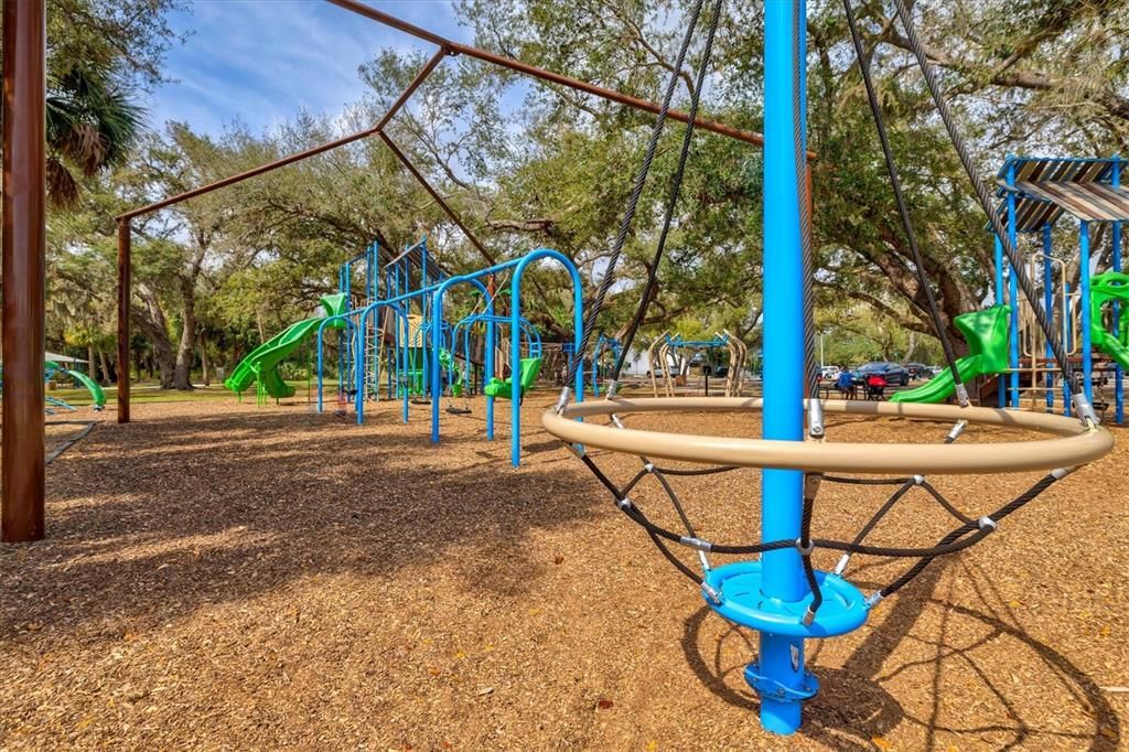 合同活跃: $395,000 (3 贝兹, 2 浴室, 2066 平方英尺)