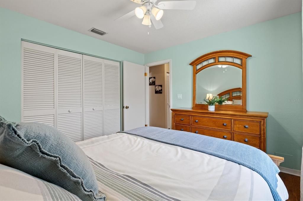 合同活跃: $395,000 (3 贝兹, 2 浴室, 2066 平方英尺)