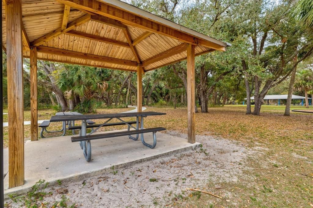 合同活跃: $395,000 (3 贝兹, 2 浴室, 2066 平方英尺)