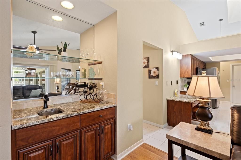 合同活跃: $395,000 (3 贝兹, 2 浴室, 2066 平方英尺)