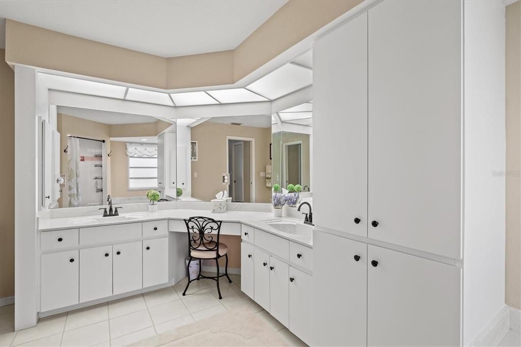 合同活跃: $395,000 (3 贝兹, 2 浴室, 2066 平方英尺)