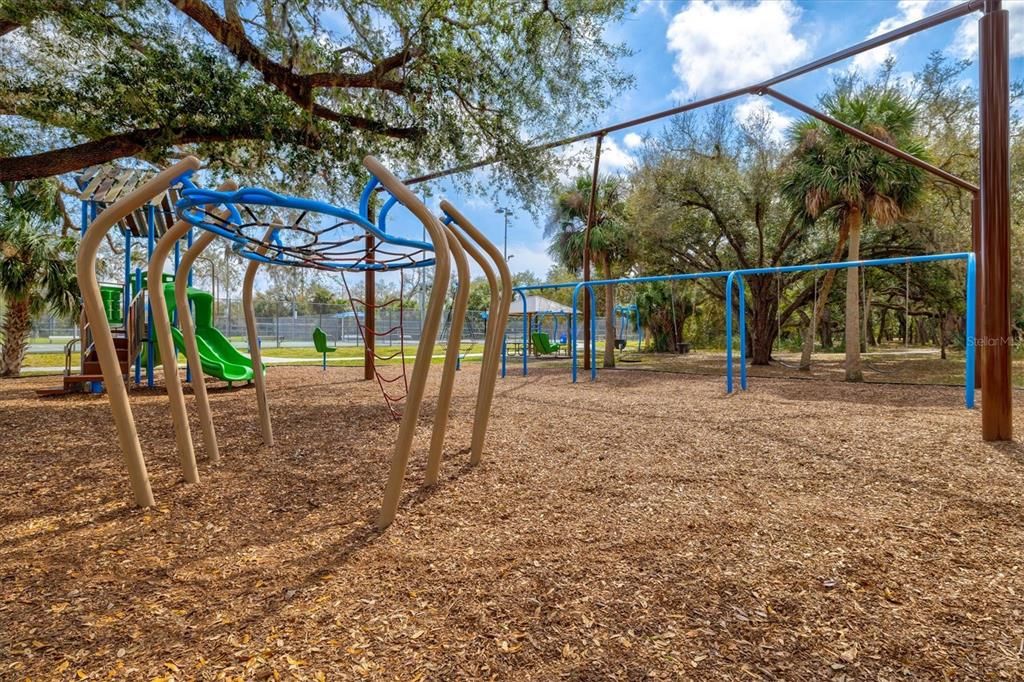 合同活跃: $395,000 (3 贝兹, 2 浴室, 2066 平方英尺)