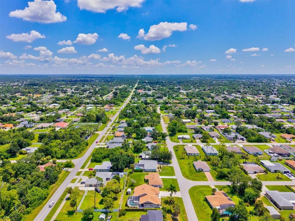 合同活跃: $395,000 (3 贝兹, 2 浴室, 2066 平方英尺)