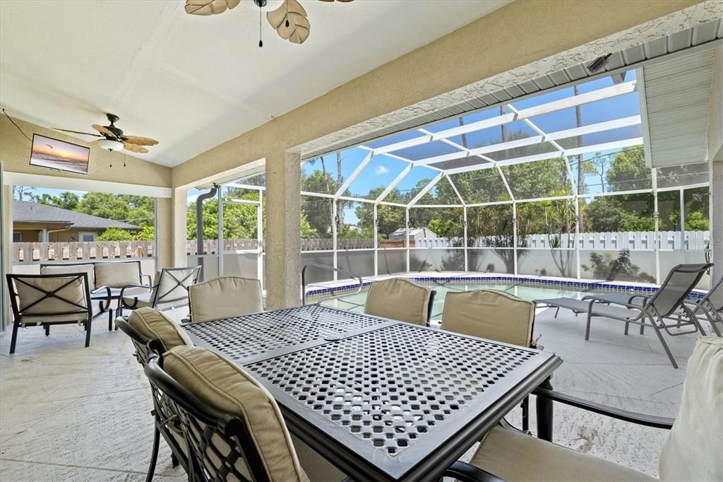 合同活跃: $395,000 (3 贝兹, 2 浴室, 2066 平方英尺)