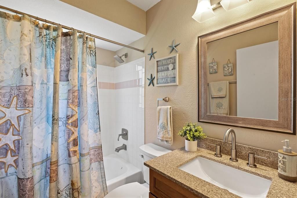 合同活跃: $395,000 (3 贝兹, 2 浴室, 2066 平方英尺)