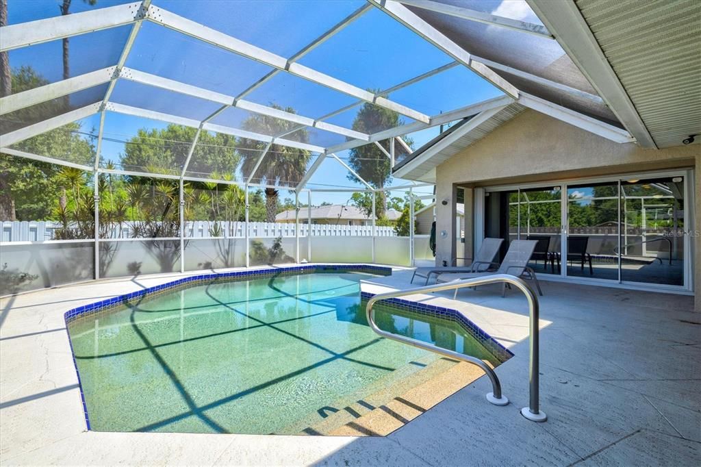 合同活跃: $395,000 (3 贝兹, 2 浴室, 2066 平方英尺)