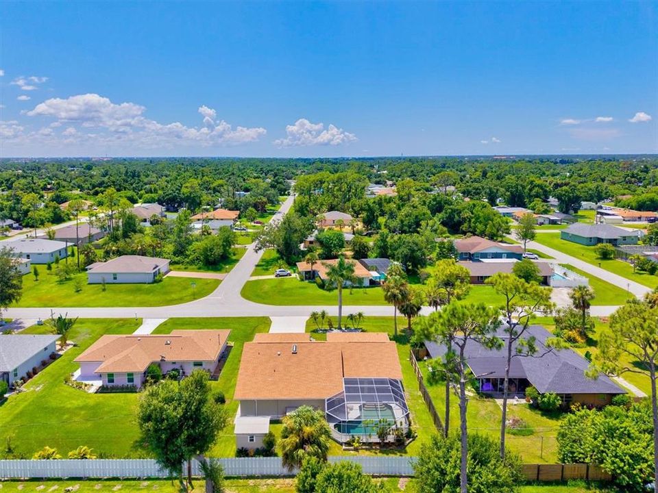 合同活跃: $395,000 (3 贝兹, 2 浴室, 2066 平方英尺)