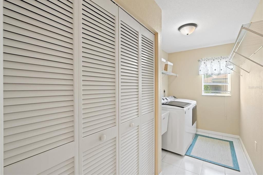 合同活跃: $395,000 (3 贝兹, 2 浴室, 2066 平方英尺)