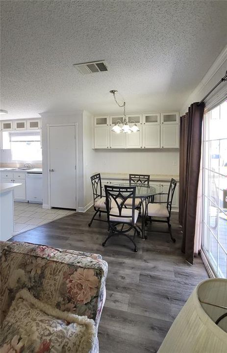 Activo con contrato: $112,500 (2 camas, 2 baños, 1040 Pies cuadrados)