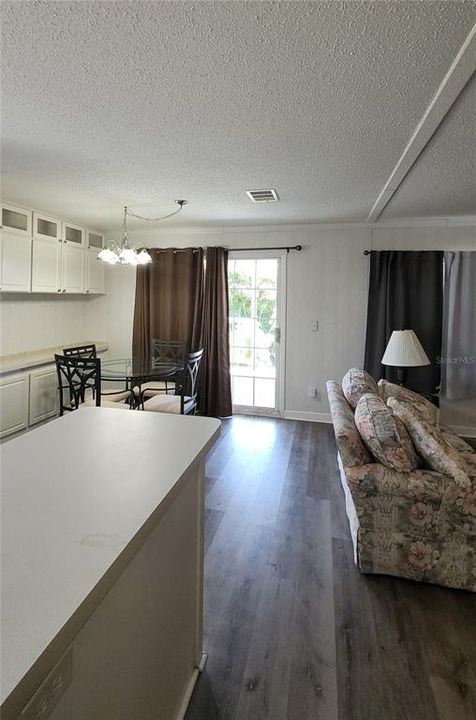 Activo con contrato: $112,500 (2 camas, 2 baños, 1040 Pies cuadrados)