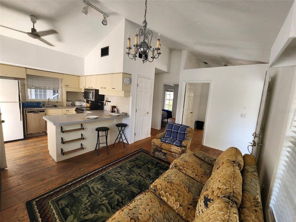 待售: $600,000 (2 贝兹, 0 浴室, 1127 平方英尺)