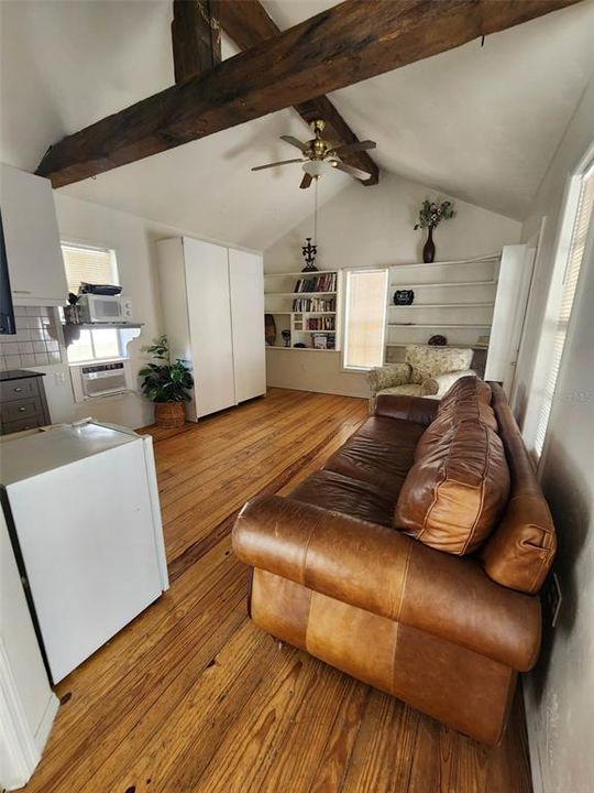 待售: $600,000 (2 贝兹, 0 浴室, 1127 平方英尺)