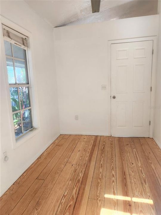 待售: $600,000 (2 贝兹, 0 浴室, 1127 平方英尺)