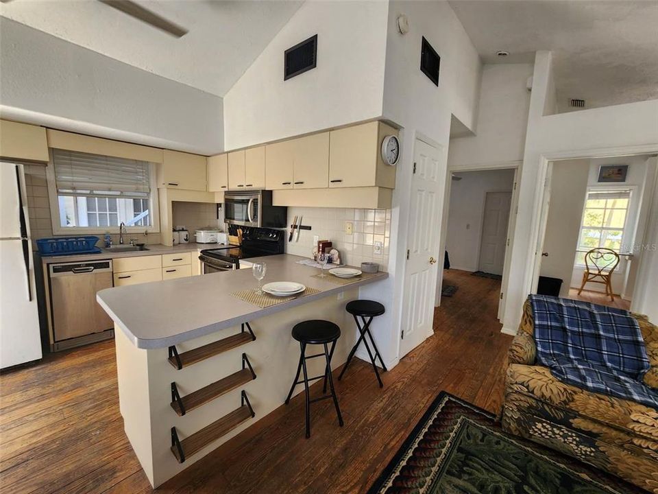 待售: $600,000 (2 贝兹, 0 浴室, 1127 平方英尺)