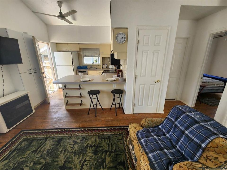 待售: $600,000 (2 贝兹, 0 浴室, 1127 平方英尺)