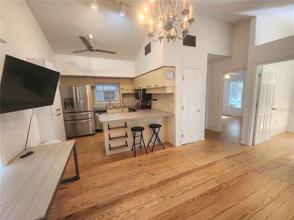 待售: $600,000 (2 贝兹, 0 浴室, 1127 平方英尺)