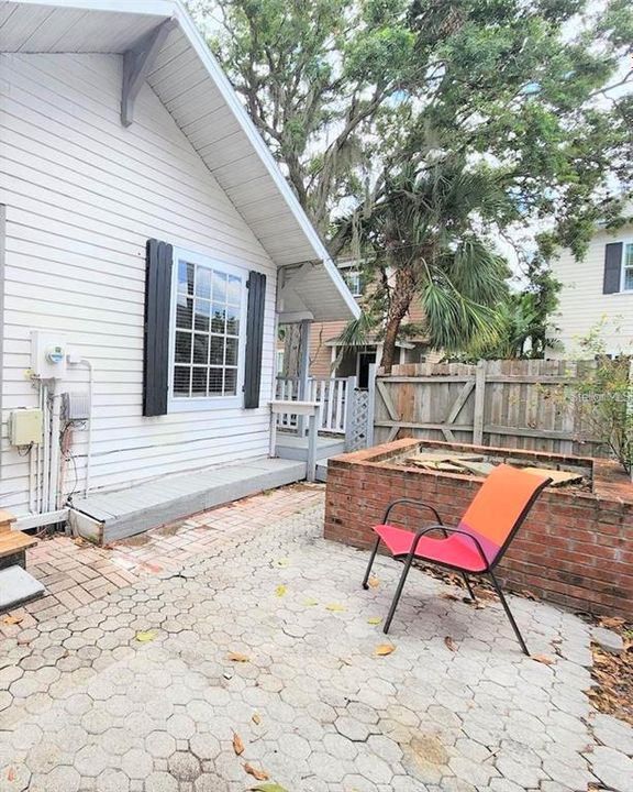 待售: $600,000 (2 贝兹, 0 浴室, 1127 平方英尺)