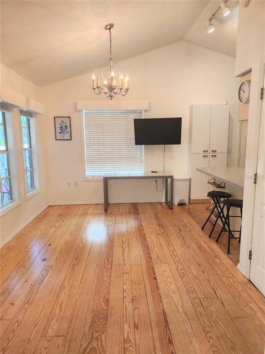 待售: $600,000 (2 贝兹, 0 浴室, 1127 平方英尺)