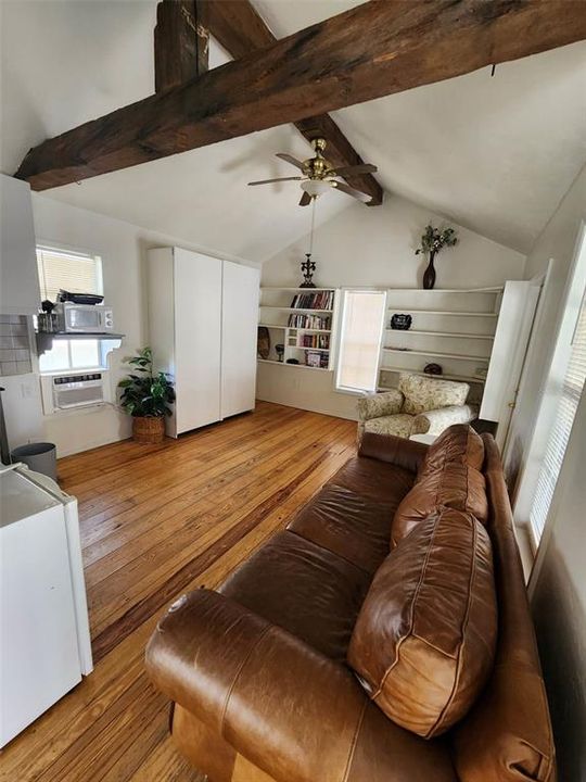 待售: $600,000 (2 贝兹, 0 浴室, 1127 平方英尺)