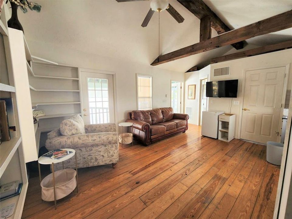 待售: $600,000 (2 贝兹, 0 浴室, 1127 平方英尺)