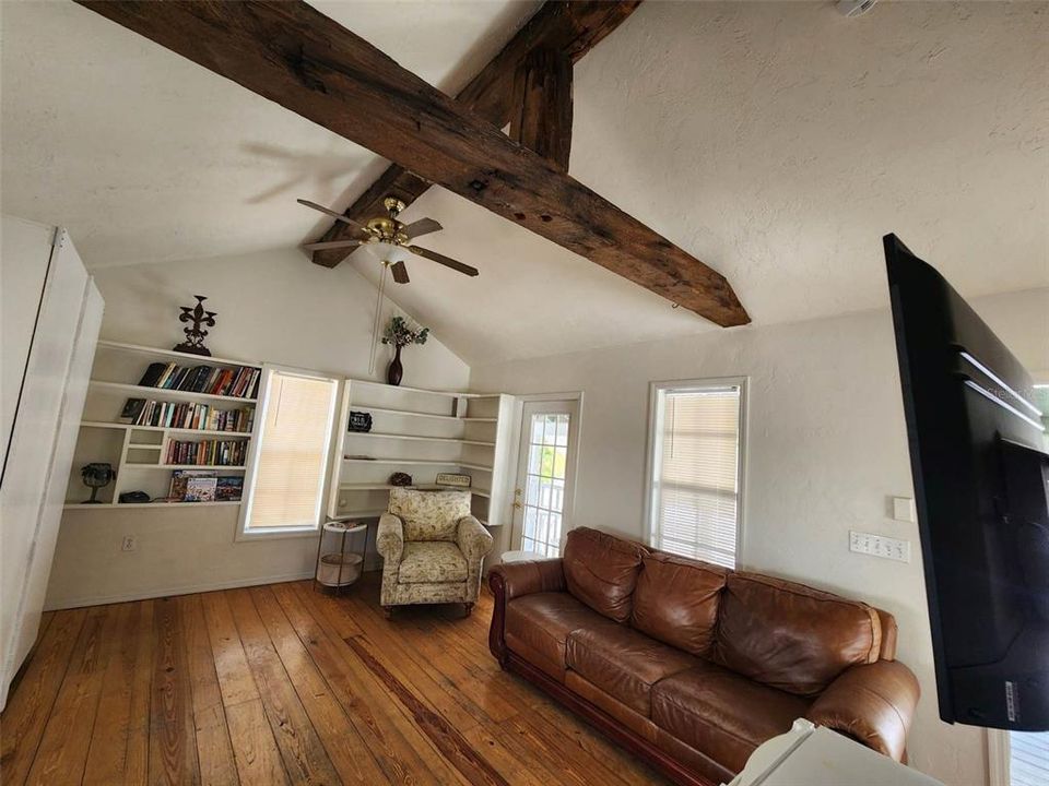 待售: $600,000 (2 贝兹, 0 浴室, 1127 平方英尺)