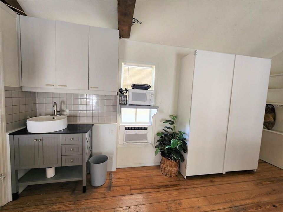 待售: $600,000 (2 贝兹, 0 浴室, 1127 平方英尺)