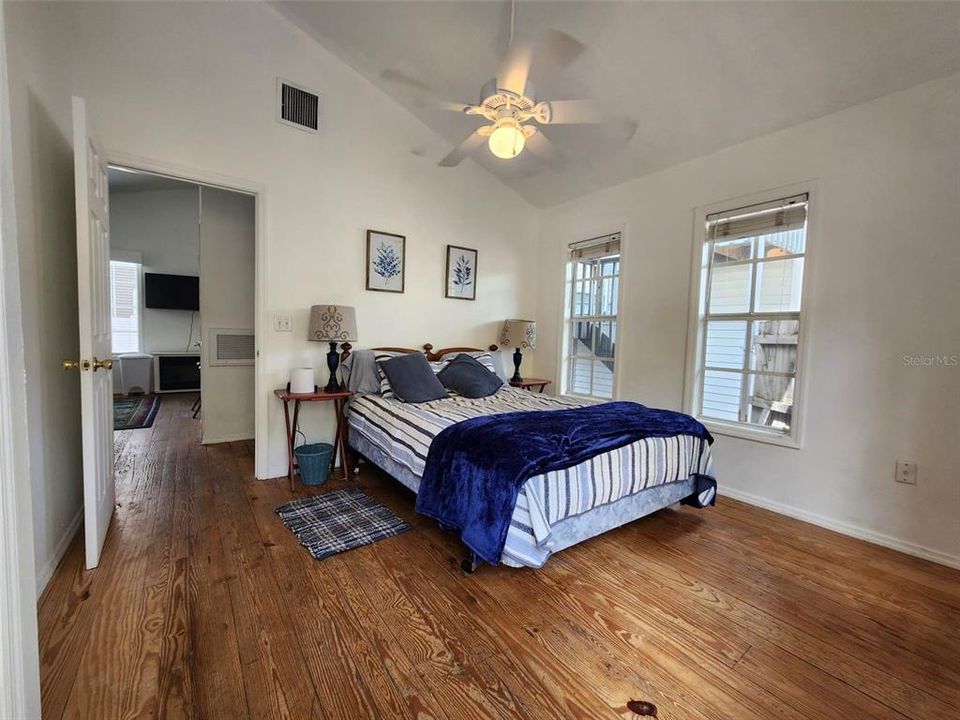 待售: $600,000 (2 贝兹, 0 浴室, 1127 平方英尺)