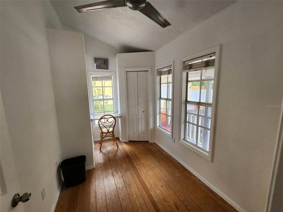 待售: $600,000 (2 贝兹, 0 浴室, 1127 平方英尺)