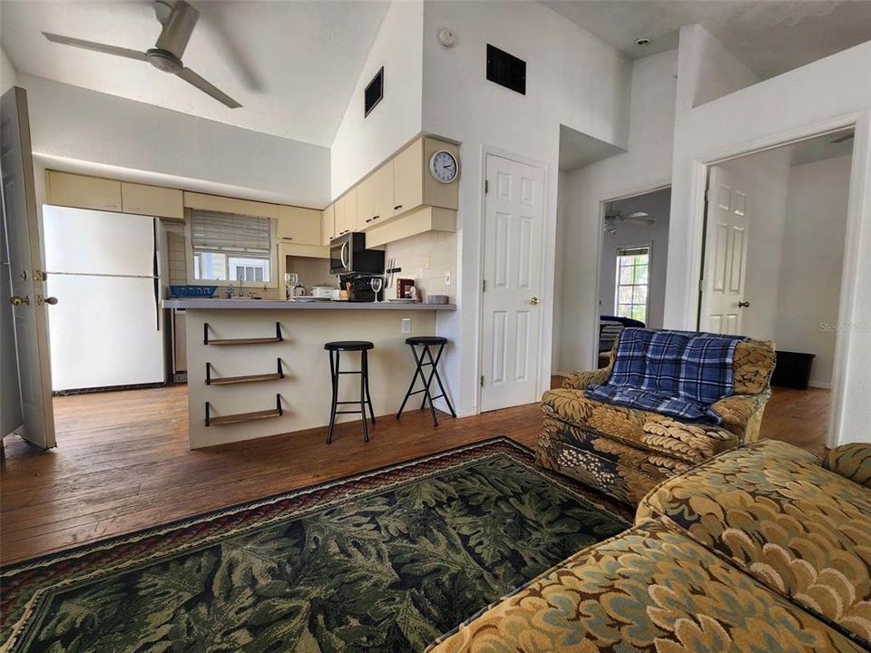 待售: $600,000 (2 贝兹, 0 浴室, 1127 平方英尺)