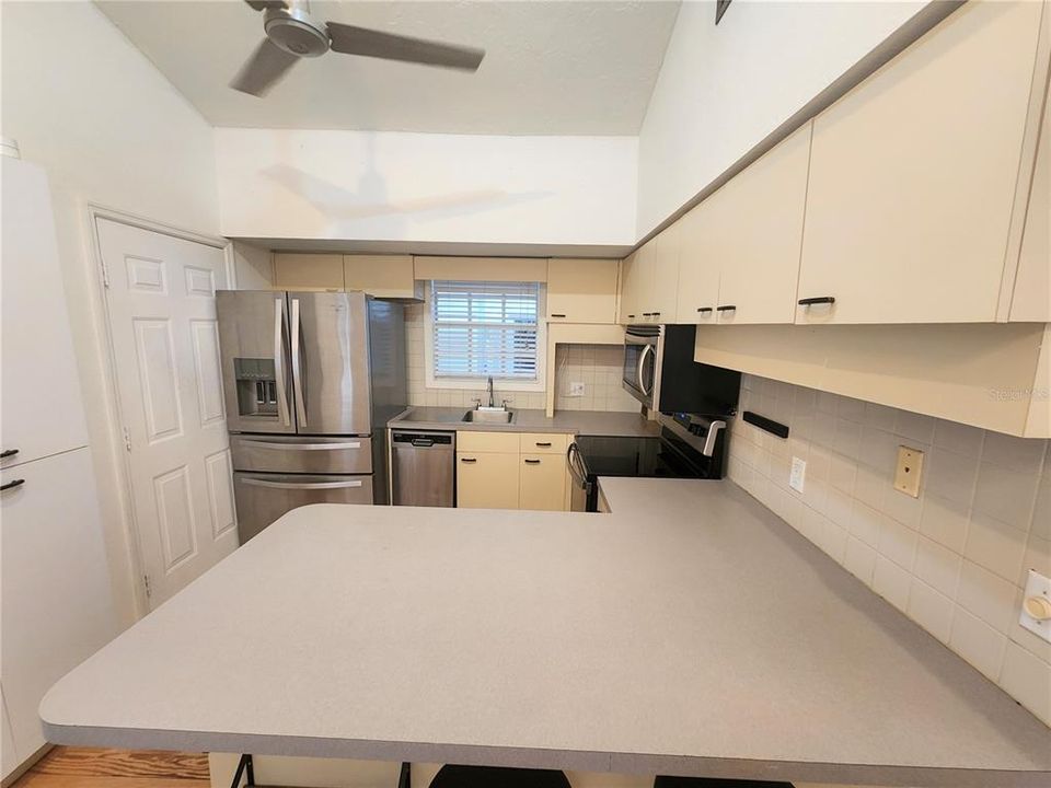 待售: $600,000 (2 贝兹, 0 浴室, 1127 平方英尺)