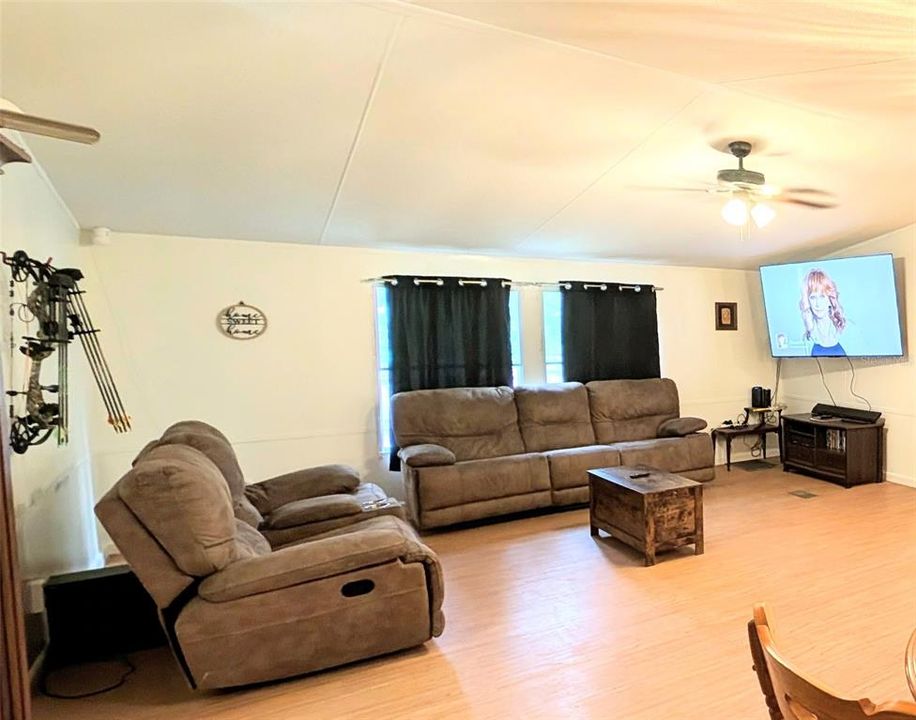 待售: $212,900 (3 贝兹, 2 浴室, 1620 平方英尺)