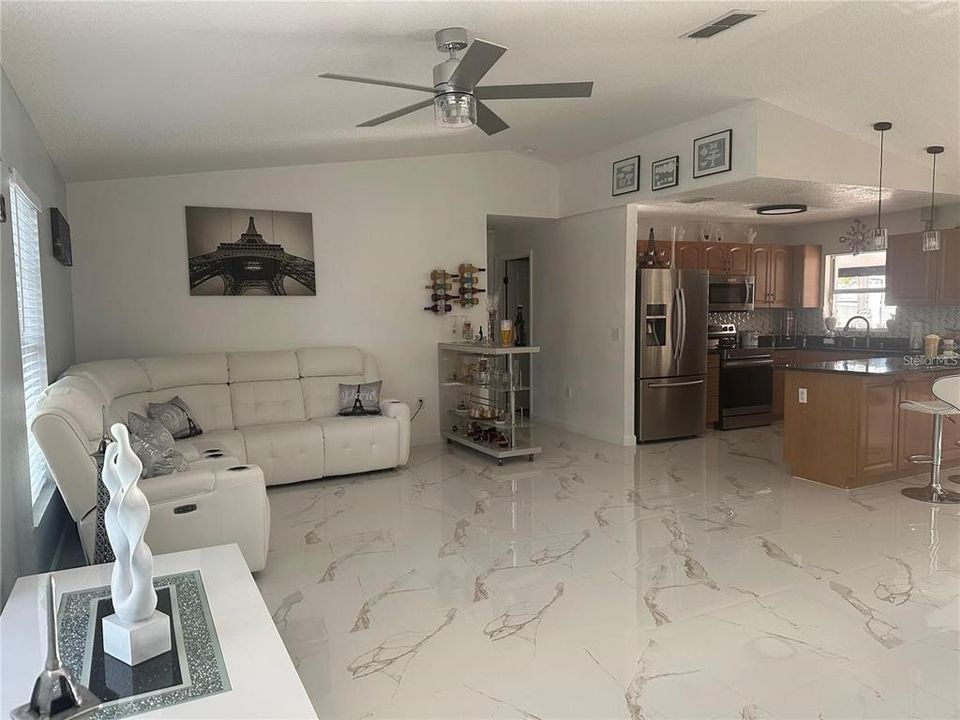 待售: $1,550,000 (4 贝兹, 3 浴室, 1624 平方英尺)