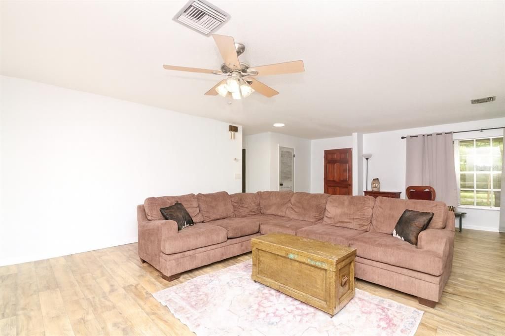 For Sale: $329,499 (3 beds, 2 baths, 1868 Square Feet)
