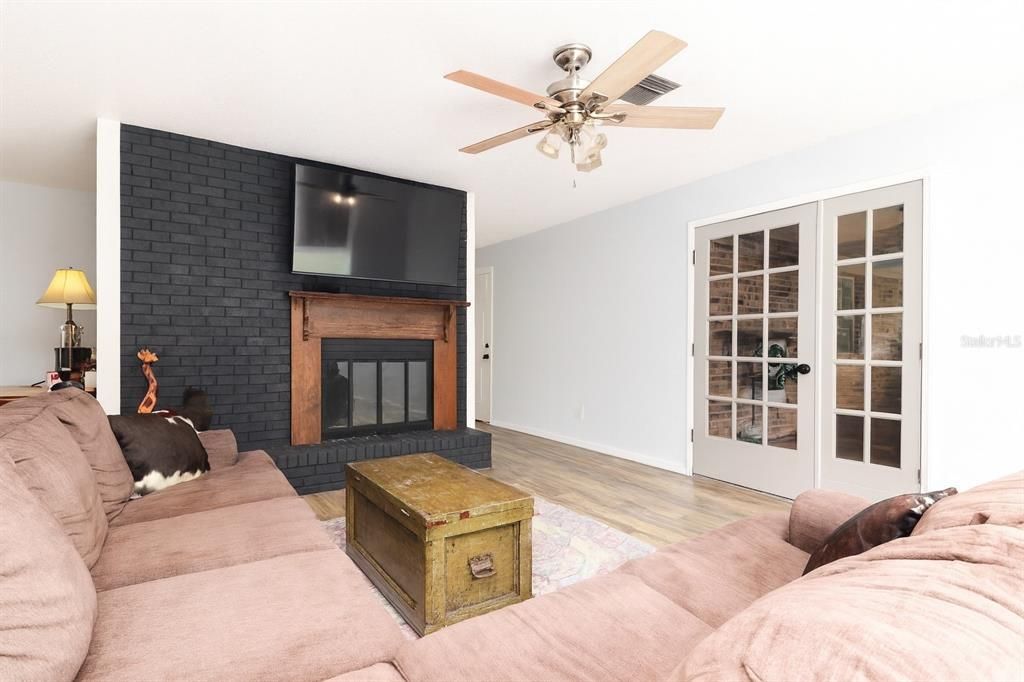 For Sale: $329,499 (3 beds, 2 baths, 1868 Square Feet)